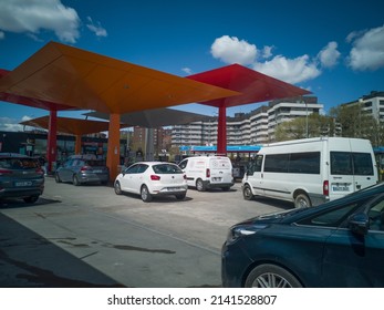 Madrid, Spain. April, 1, 2022. Long Lines In The First Day Of Fuel Discount In The Spanish Gas Stations