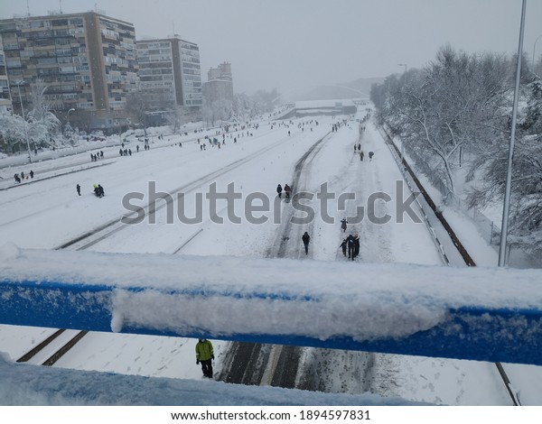 Madrid, Spain- January\
9, 2021: snow storm \'Filomena\', Calero bridge, view of the M-30\
ring road completely covered with snow, without cars and with\
people enjoying the\
snow
