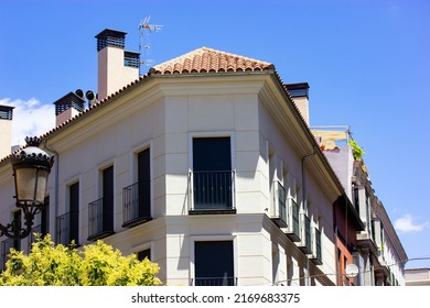 Madrid, Spain. June 1, 2022. Facade, Corner Of A White Apartment Building, Low Residential House With Red Tile Roof On European Street In Sunny Summer Day. Baroque Architecture, Modernism. Nice Place.