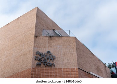 Madrid, Spain - October 10, 2021: San Anton Market In Chueca Neighbourhood. It Is Refurbished Market That Includes A Traditional Market, Gastro Food Businesses, And A Restaurant-terrace