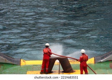 Madura, October 2022. The Ship's Crew Is Spraying Fire Hydrate On The Towing Wire To Clean The Remaining Mud On The Wire During Pay-in (Spooling) Towing Wire