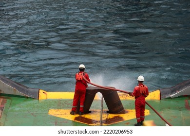 Madura, October 2022. The Ship's Crew Is Spraying Fire Hydrate On The Towing Wire To Clean The Remaining Mud On The Wire During Pay-in (Spooling) Towing Wire