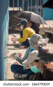 Maehongson School - 15 November 2020 : Volunteers Painting Artwork On The Wall Of School Building.