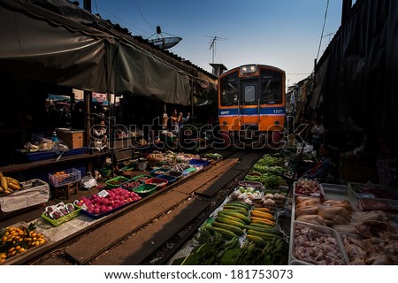 MAEKLONG, THAILAND The famous railway markets at Maeklong, Thailand