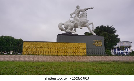 Magelang, Indonesia - September 17th 2022 : Diponegoro Statue Ride The Horse Build On The Park With Cloudy Sky. Building Icon On The Magelang Town Square
