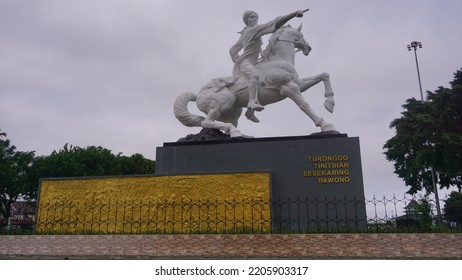 Magelang, Indonesia - September 17th 2022 : Diponegoro Statue Ride The Horse Build On The Park With Cloudy Sky. Building Icon On The Magelang Town Square
