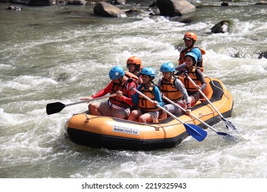 Magelang, June 2019 White Water Rafting On The Elo River In Magelang. A Very Good Current For Rafting Tourism. Many People Enjoy For Vacation With Family And Friends