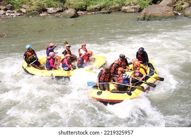 Magelang, June 2019 White Water Rafting On The Elo River In Magelang. A Very Good Current For Rafting Tourism. Many People Enjoy For Vacation With Family And Friends