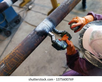 Magnetic particle inspection for weld joint of piping by Magnetic Yoke portable electrical method 