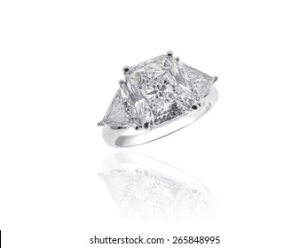 Magnificent Diamonds Solitaire Jewelry Ring