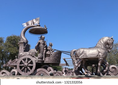 Mahabharata Sculpture With Krishna And Arjuna Going To War