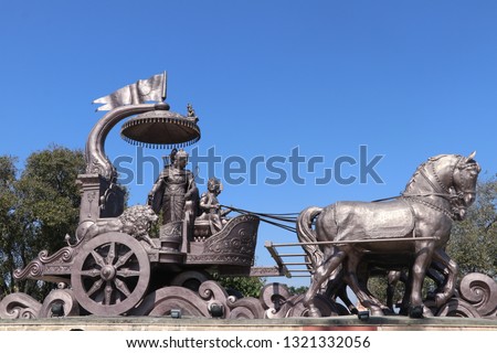 Mahabharata sculpture with Krishna and Arjuna going to war
