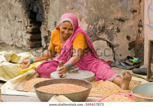 Maharashtra India April 23 2011 Lady Stock Photo (Edit Now) 269657873