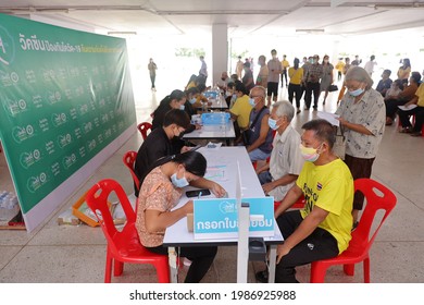 Mahasarakham, Thailand - 7 June 2021: The General Public And The Elderly Receive The First Dose Of Free Vaccine To Prevent COVID-19 From The Government In Maha Sarakham, Thailand.