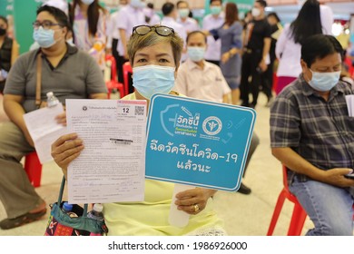 Mahasarakham, Thailand - 7 June 2021: The General Public And The Elderly Receive The First Dose Of Free Vaccine To Prevent COVID-19 From The Government In Maha Sarakham, Thailand.