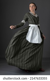 Victorian Woman Green Dress Stock Photo 1075423364 | Shutterstock