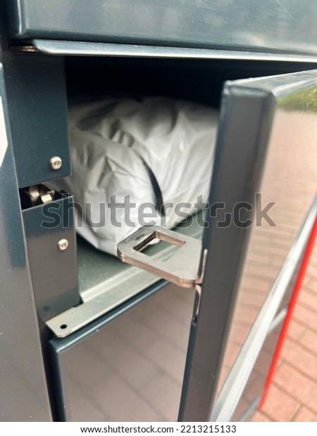  mail box. receive order, their purchases\
over the Internet in a self-service postal machine, open the cell\
and take parcel. High quality\
photo