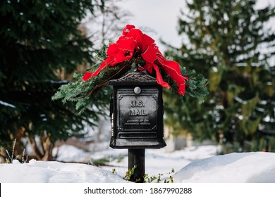 Mailbox In Christmas Decoration After A Snowfall. The View From Orange Hiking Trail Around The Gold Course In North Park, Allegheny County, Near Pittsburgh, Pennsylvania, USA