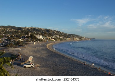 Main Beach And Lifeguard Tower In Laguna Beach, Southern California