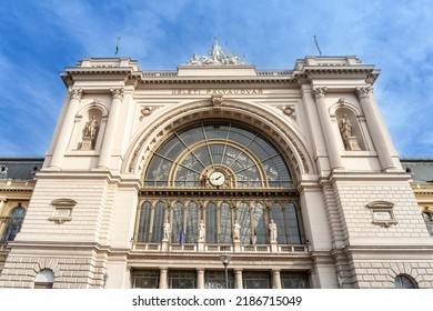 Main facade of the Budapest Keleti Palyaudvar train station during a sunny afternoon with the mention Budapest Keleti Palyaudvar in hungarian meaning Keleti Train station. 
				
				