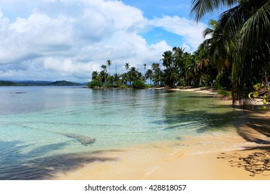 Main view of the southern beach at "Pelicano" Island, close to Yandup Island lodge, kuna indians territory, San Blas, Panama.