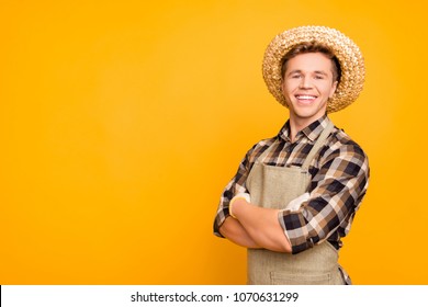 Maintain nursery empty seasonal product festival autumn summer spring people labor person concept. Half-turned portrait of kind professional confident guy with crossed arms isolated on background - Powered by Shutterstock