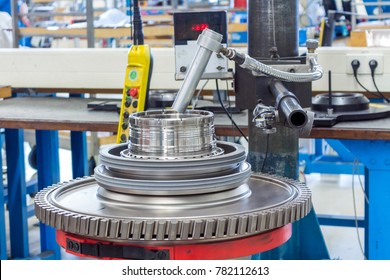 Maintenance of airplane's engine - checking reliability of combustor