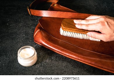 Maintenance of leather products (brushing, oiling)