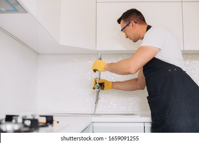 Cabinet Installer Images Stock Photos Vectors Shutterstock