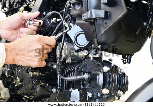 Maintenance of single\
cylinder\
motorcycles