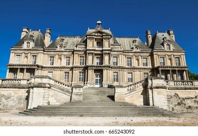 The Maisons-Laffitte Castle Designed By François Mansart From 1630 To 1651, Is A Prime Example Of French Baroque Architecture .