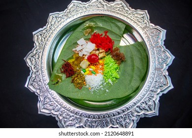 maisuri indian paan masala on betel leaf top view