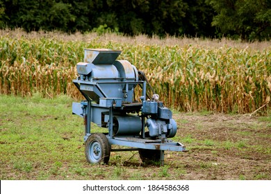 Maize grain separation machine. Threshing machine.