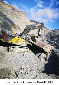 MAJDANPEK, SERBIA - Apr 11, 2022: A vertical shot of a Volvo excavator and dumper in a copper pit