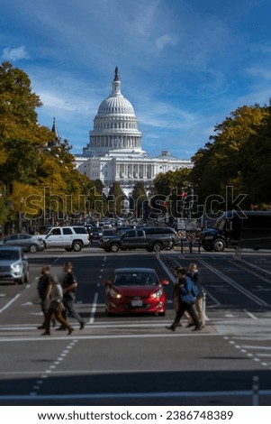 The majestic backdrop of the Capitol unfolds along Pennsylvania Avenue as the imposing building emerges before the viewer in all its architectural glory. An impressive sight full of historical meaning
