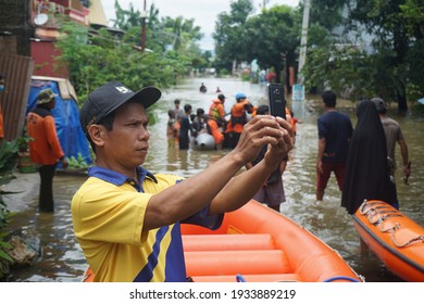 611 Indonesia group selfie Images, Stock Photos & Vectors | Shutterstock