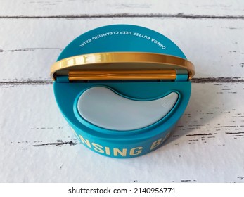 Makassar, Indonesia - October 2021 : Somethinc Omega Butter Deep Cleansing Balm Size 40gr Spatula