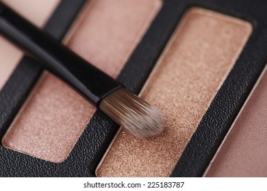 Make Up Brush On Eye Shadow Palette