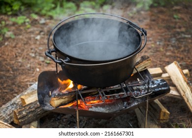 Make Camping Dishes In A Heavy Cast Iron Pot (Dutch Oven)