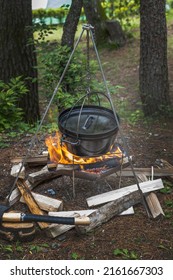 Make Camping Dishes In A Heavy Cast Iron Pot (Dutch Oven)