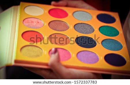make up colour pallette with  a single finger on the pad