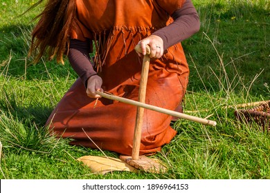 Make a fire with an old technique - Powered by Shutterstock