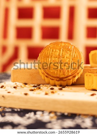Make Moon Cake Drink Tea and Drink Alcohol