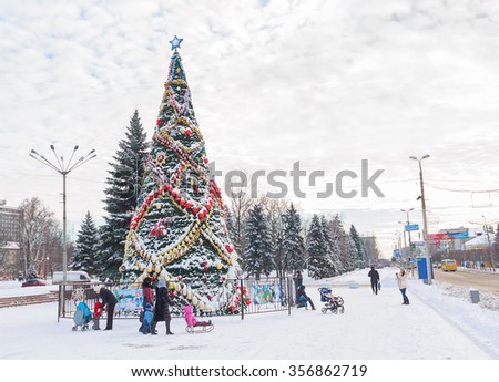 Makeevka, Ukraine - December 29, 2015: Citizens in the central square near the Christmas tree decoration during a truce in the territory controlled by the Donetsk People's Republic Stock photo © 