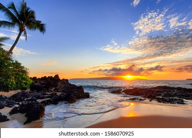 Makena Secret Beach At Sunset In Maui, Hawaii