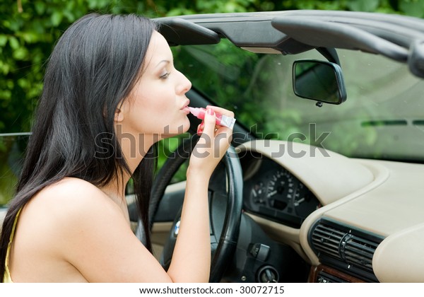Make-up in the\
car