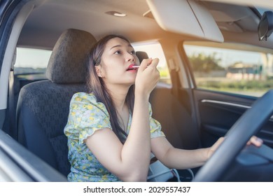 Woman applying makeup car Images, Stock Photos & Vectors | Shutterstock