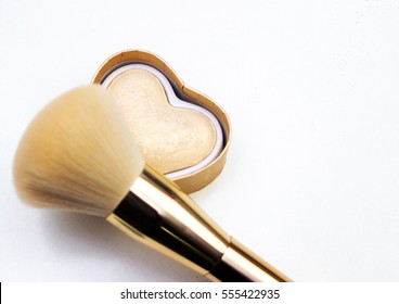 Makeup Highlighter, Make-up On Valentine's Day, Shadow And Brushes For Make-up, Make-up Artist For The Tools.