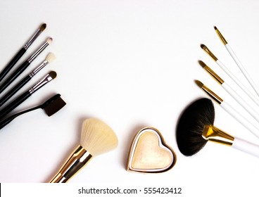 Makeup Highlighter, Make-up On Valentine's Day, Shadow And Brushes For Make-up, Make-up Artist For The Tools.