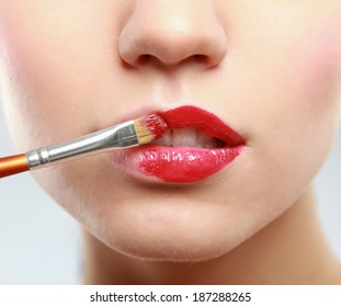 lipstick lagane ka brush